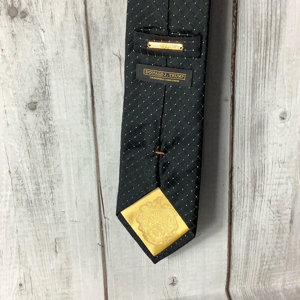 Elegant Black and Gold Men's Tie - Picture 2 of 2